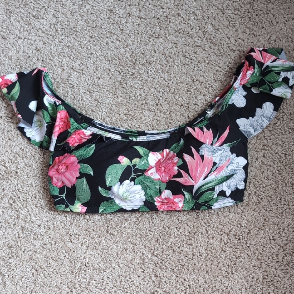 Vince Camuto Ruffled Black and Pink Crop Bikini